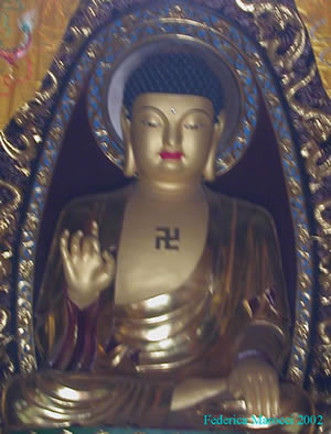 Budda con svastica